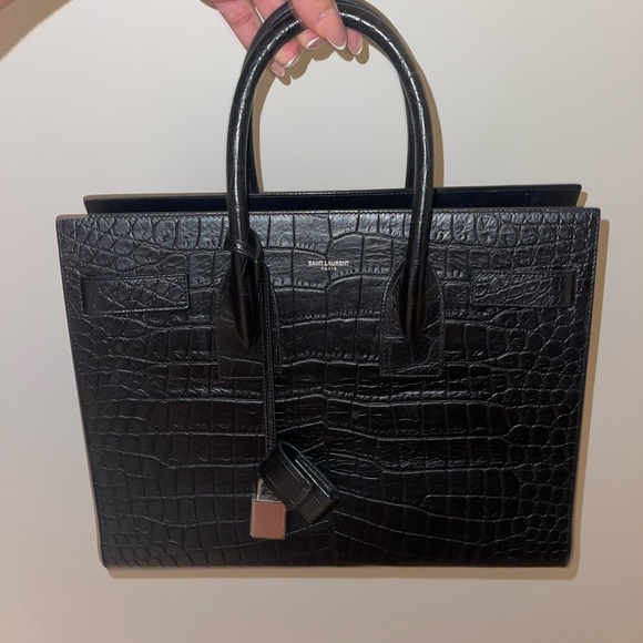 SAC DE JOUR LARGE IN CROCODILE EMBOSSED LEATHER - Picture 6 of 9